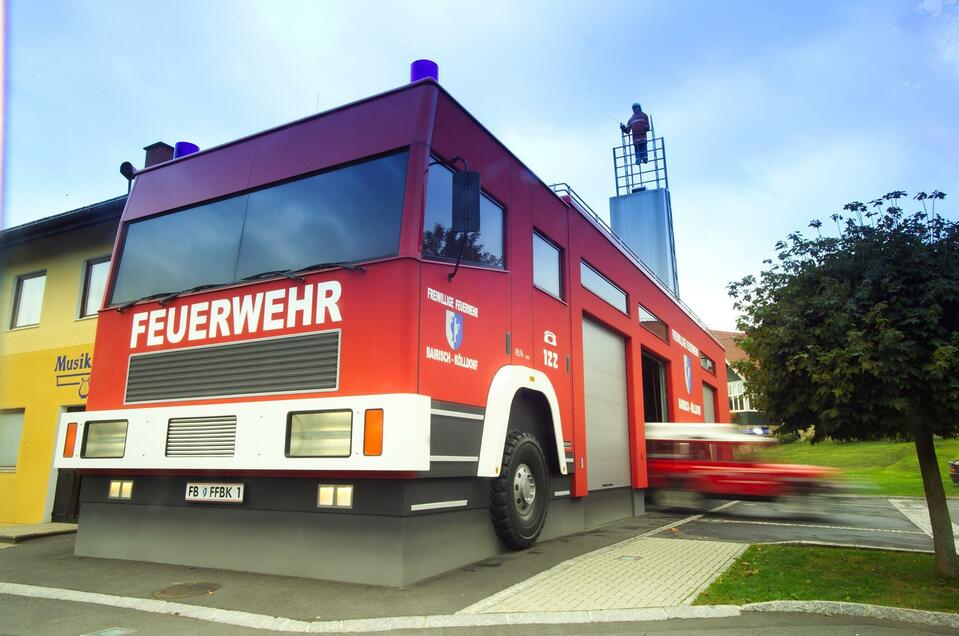 Feuerwehrauto und Briefkasten - Impression #1 | © TVB Thermen- & Vulkanland